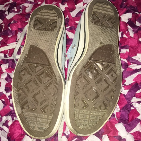 Converses - Picture 2 of 3